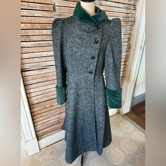 Pinup Couture Jackets & Blazers - Voodoo Vixen Green Swing Coat w Faux Fur